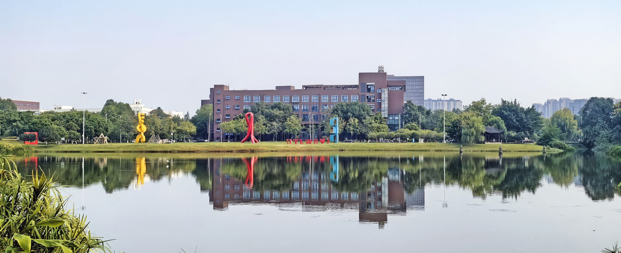 建筑策划助力“好房子、好小区、好社区、好城区”建设学术论坛在成人网站
隆重召开
